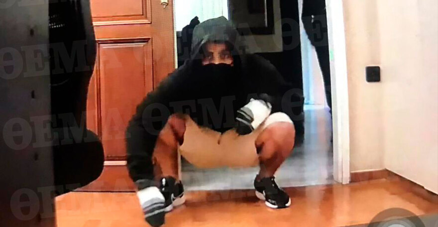 Νίκαια: Έκανε διακοπές και έβλεπε live τους κλέφτες να κάνουν πλιάτσικο στο σπίτι του - Φωτογραφίες ντοκουμέντο