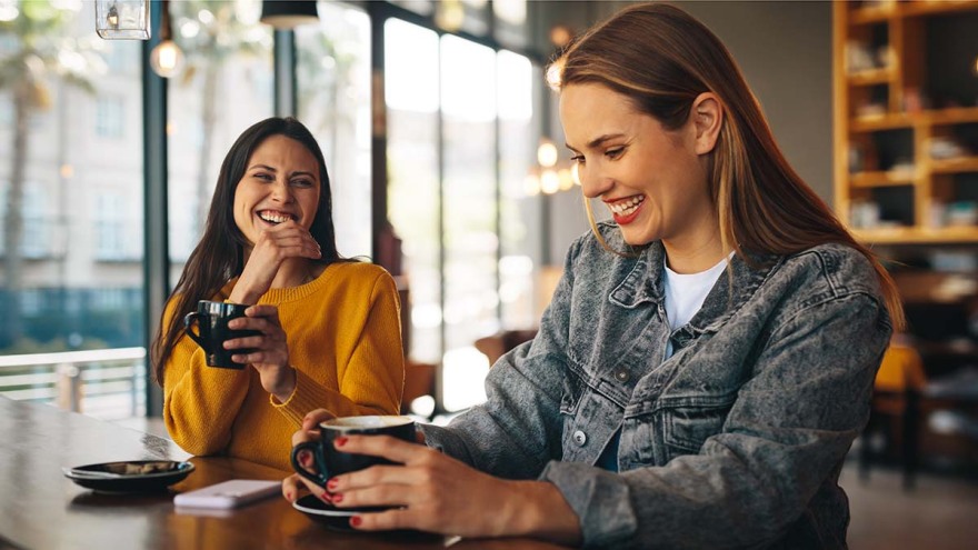 «Φρεσκάροντας» τις φιλίες μας – Οι τρόποι να διατηρήσουμε ισχυρές τις σχέσεις μας