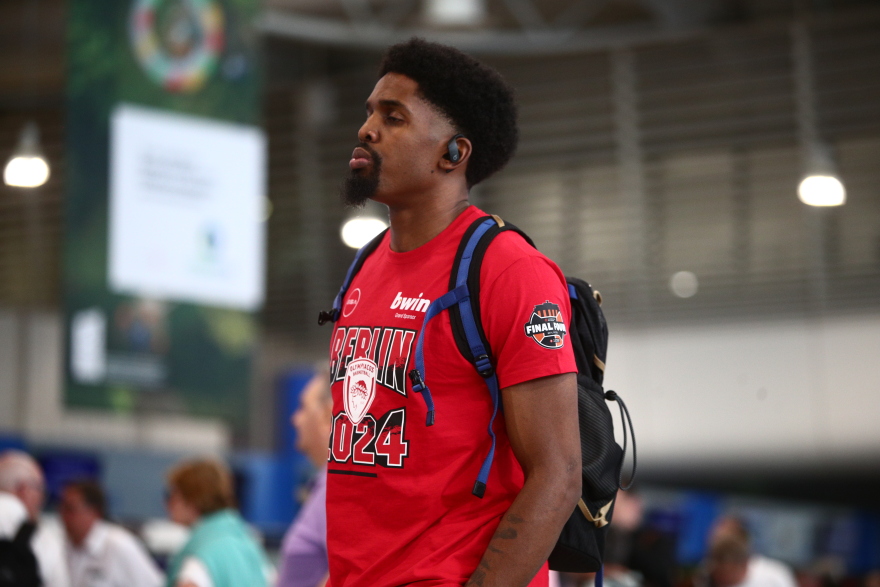   Πέταξε για Βερολίνο η αποστολή του Ολυμπιακού - Ελπίζω να είμαστε πιο τυχεροί, είπε ο Μπαρτζώκας - Βίντεο, φωτογραφίες 