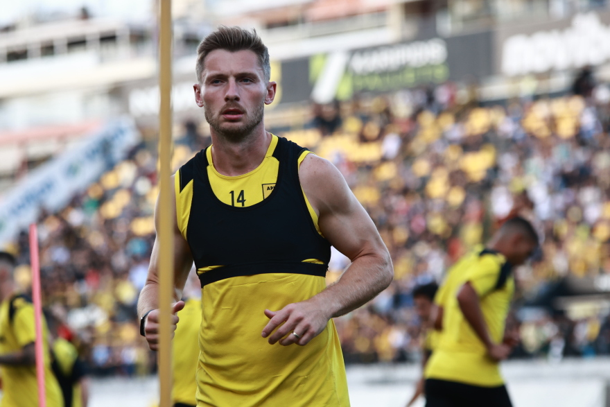 Τρέλα στην ανοιχτή προπόνηση του Άρη - Ζήτησαν το Κύπελλο από τους παίκτες οι οπαδοί του - Φωτογραφίες 