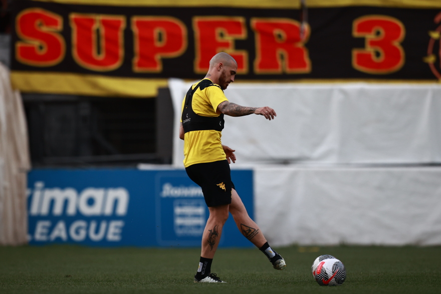 Τρέλα στην ανοιχτή προπόνηση του Άρη - Ζήτησαν το Κύπελλο από τους παίκτες οι οπαδοί του - Φωτογραφίες 