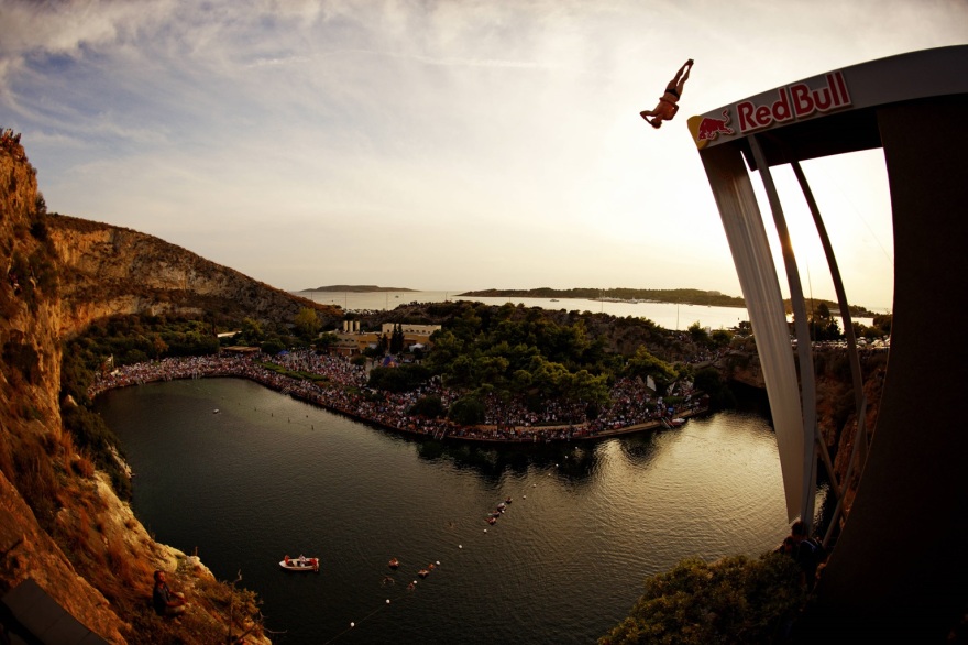 Red Bull Cliff Diving:  Τρεις ημέρες γεμάτες δράση στη λίμνη Βουλιαγμένης
