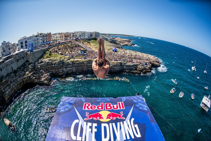 Red Bull Cliff Diving:  Τρεις ημέρες γεμάτες δράση στη λίμνη Βουλιαγμένης