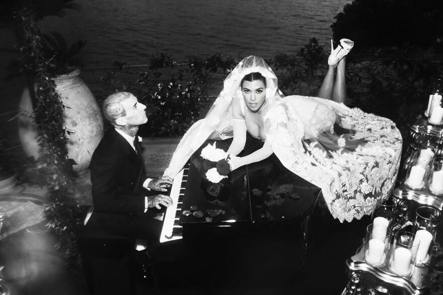 Τράβις Μπάρκερ - Κόρτνεϊ Καρντάσιαν: Γιορτάζουν δύο χρόνια γάμου - Οι αναρτήσεις τους στο Instagram