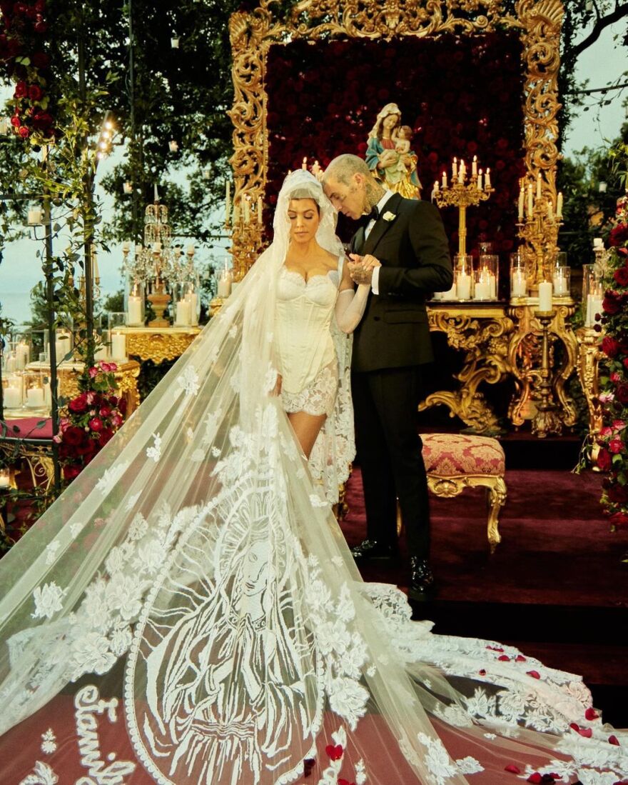 Τράβις Μπάρκερ - Κόρτνεϊ Καρντάσιαν: Γιορτάζουν δύο χρόνια γάμου - Οι αναρτήσεις τους στο Instagram