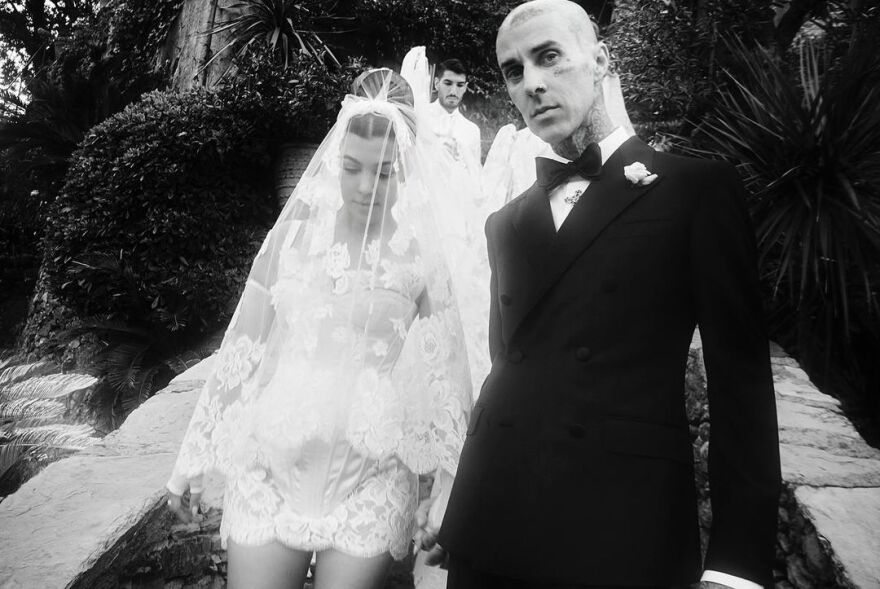 Τράβις Μπάρκερ - Κόρτνεϊ Καρντάσιαν: Γιορτάζουν δύο χρόνια γάμου - Οι αναρτήσεις τους στο Instagram