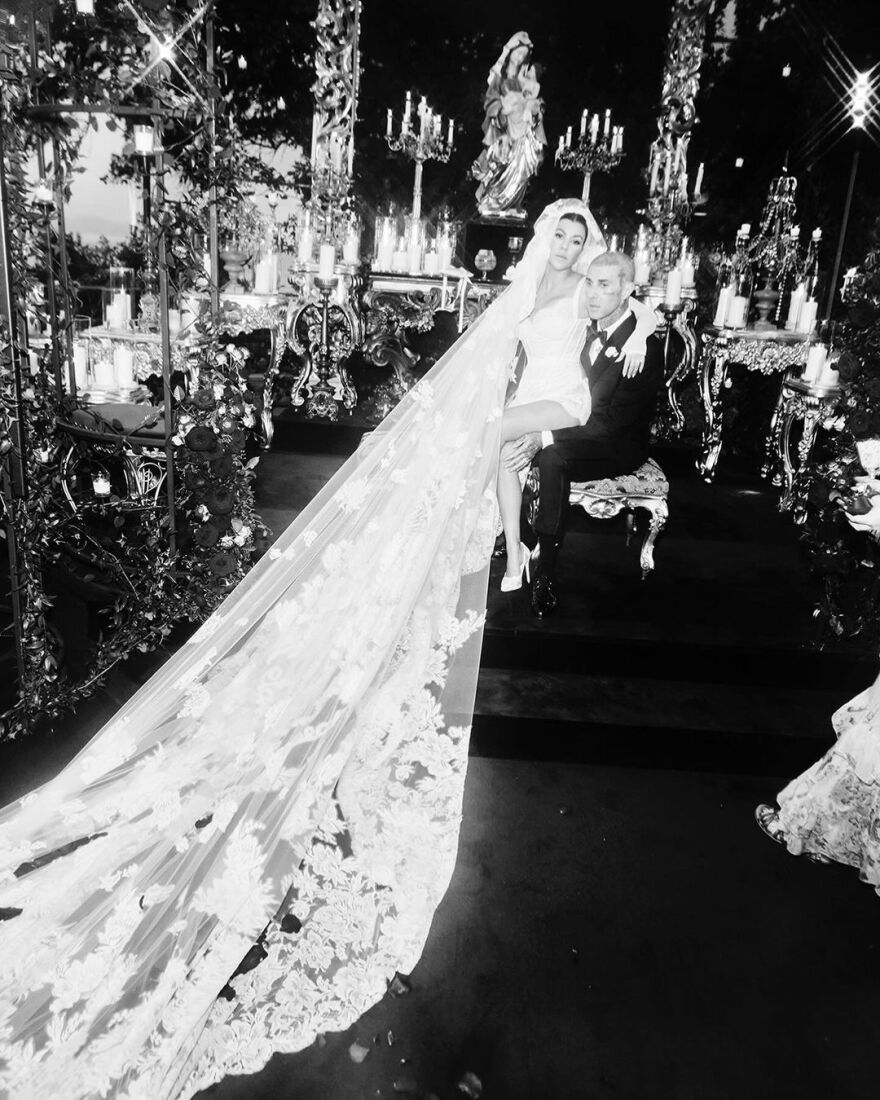 Τράβις Μπάρκερ - Κόρτνεϊ Καρντάσιαν: Γιορτάζουν δύο χρόνια γάμου - Οι αναρτήσεις τους στο Instagram