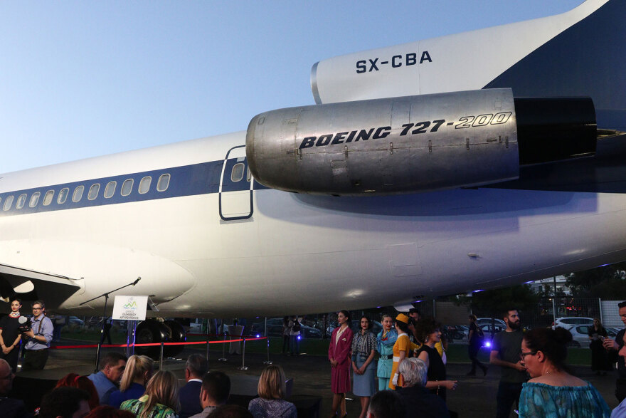 Το επιβλητικό Boeing 727 της Ολυμπιακής στάθμευσε μόνιμα στην Αργυρούπολη - Δείτε φωτογραφίες