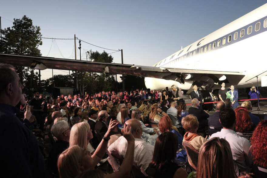 Το επιβλητικό Boeing 727 της Ολυμπιακής στάθμευσε μόνιμα στην Αργυρούπολη - Δείτε φωτογραφίες