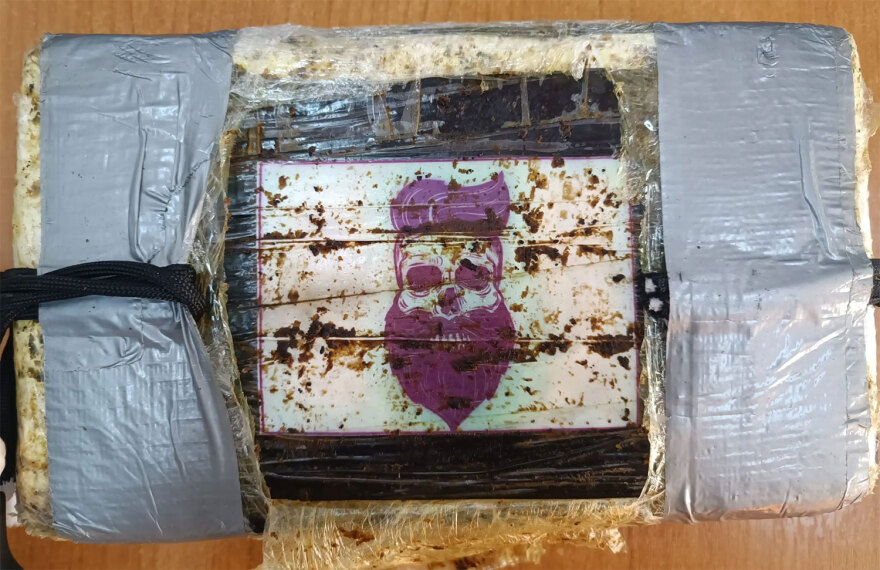 ΕΛΑΣ: Φωτογραφίες και βίντεο από την κατάσχεση των 100 κιλών κοκαΐνης σε κοντέινερ στο λιμάνι του Πειραιά