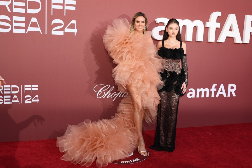 Χάιντι Κλουμ: Ποζάρει με την 20χρονη κόρη της σε εκδήλωση του Φεστιβάλ των Καννών