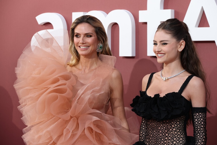 Χάιντι Κλουμ: Ποζάρει με την 20χρονη κόρη της σε εκδήλωση του Φεστιβάλ των Καννών