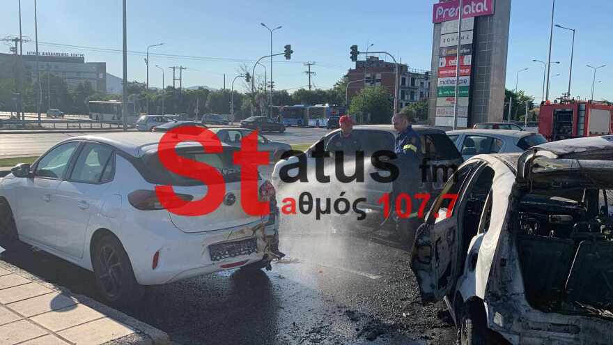 Φωτιά σε τέσσερα οχήματα σε εμπορικό κέντρο στη Θεσσαλονίκη