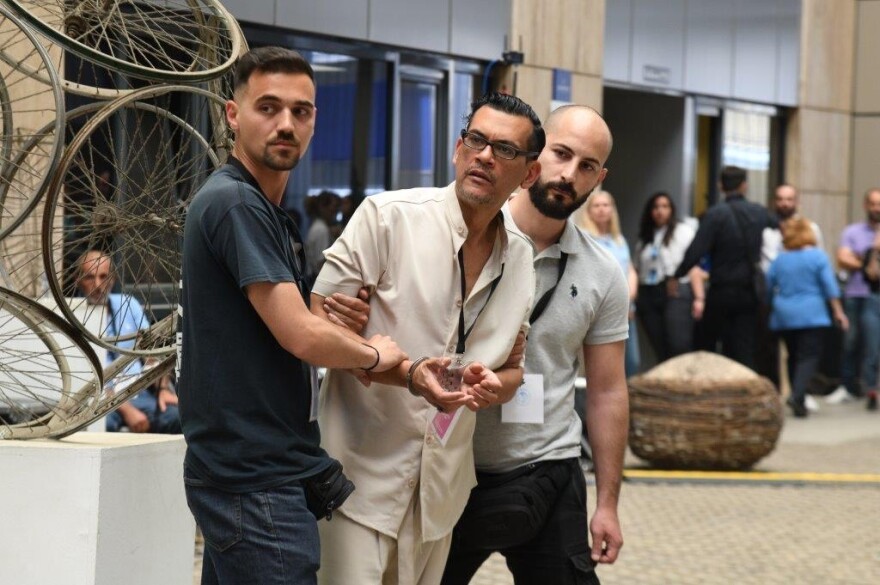 Υπουργείο Μετανάστευσης: Έφοδος της ΟΠΚΕ και συλλήψεις σε μεγάλη διεθνή άσκηση για το trafficking - Δείτε φωτογραφίες