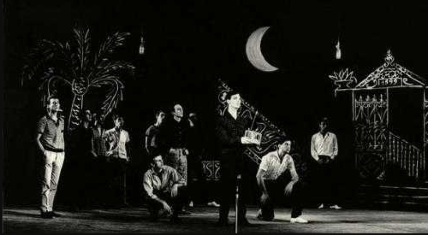 «Οδός Ονείρων»: Οι «αδελφές Τατά» και τα άλλα τραγούδια που γεννήθηκαν από την θρυλική παράσταση του Μάνου Χατζιδάκι