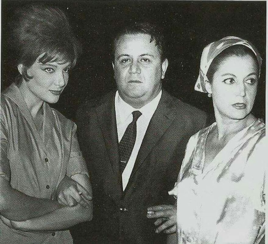 «Οδός Ονείρων»: Οι «αδελφές Τατά» και τα άλλα τραγούδια που γεννήθηκαν από την θρυλική παράσταση του Μάνου Χατζιδάκι