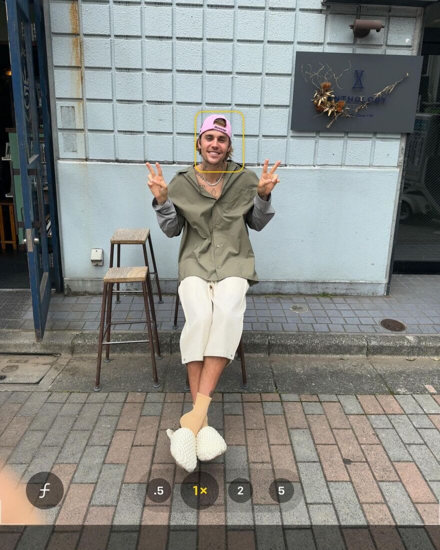 Χέιλι Μπίμπερ: Ανταλλάσσει φιλιά με τον Τζάστιν στο Instagram λίγες μέρες μετά την αποκάλυψη της εγκυμοσύνης της