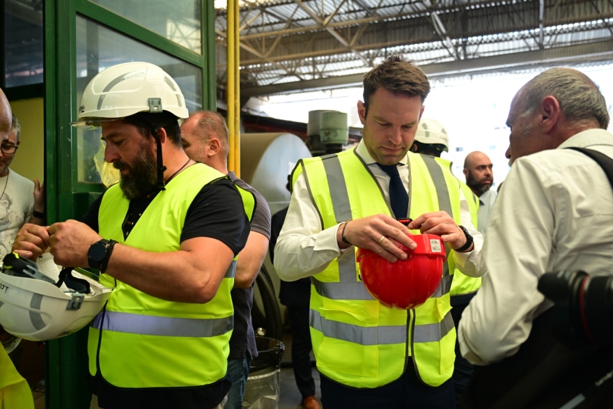 Κασσελάκης: Ο ΔΕΔΔΗΕ έπρεπε να ανήκει στο Δημόσιο – «Σας βλέπω ψυχοσωματικά πεσμένους», είπε στους εργαζόμενους