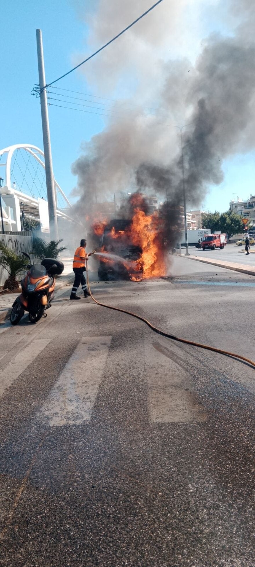 Χαϊδάρι: Σκηνές πανικού από την φωτιά στο τουριστικό λεωφορείο στο Χαϊδάρι