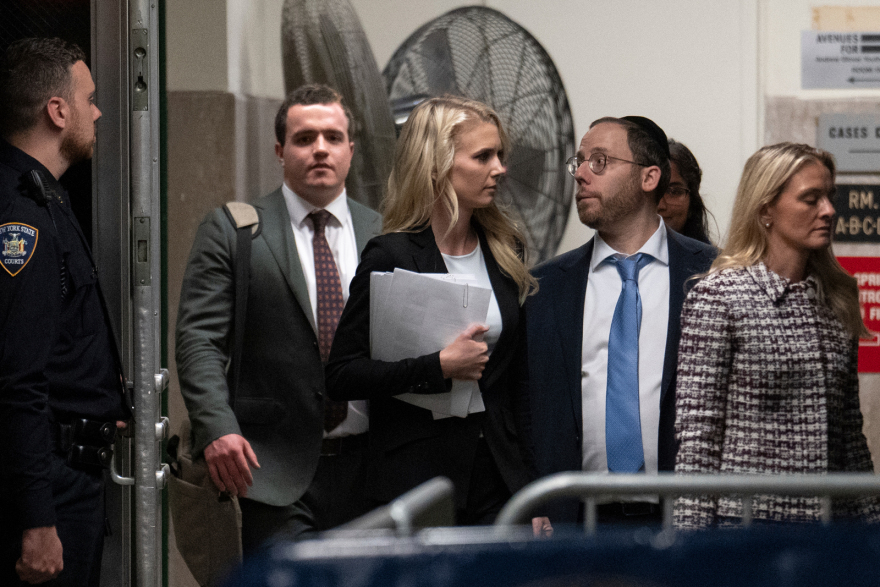 ΗΠΑ: Ποια είναι η νέα στενή συνεργάτιδα του Τραμπ - Η 32χρονη που πάλεψε σκληρά με τον καρκίνο