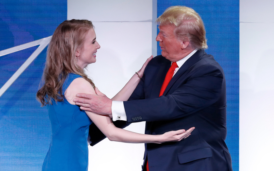 ΗΠΑ: Ποια είναι η νέα στενή συνεργάτιδα του Τραμπ - Η 32χρονη που πάλεψε σκληρά με τον καρκίνο