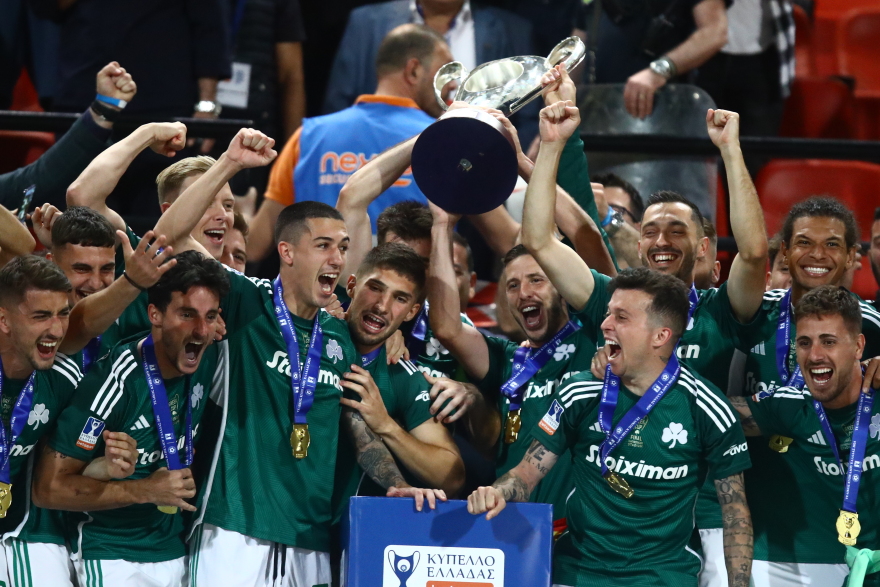 Η απονομή της κούπας στον Κυπελλούχο Παναθηναϊκό - Δεν πήγαν στην απονομή οι παίκτες του Άρη - Βίντεο, φωτογραφίες