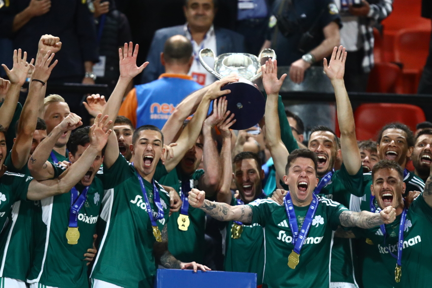 Η απονομή της κούπας στον Κυπελλούχο Παναθηναϊκό - Δεν πήγαν στην απονομή οι παίκτες του Άρη - Βίντεο, φωτογραφίες