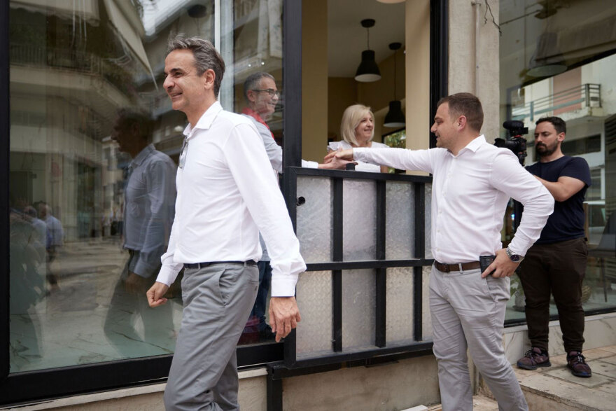 Μητσοτάκης: Στην Άρτα συνοδευόμενος από τον γιο του Φρέντι Μπελέρη, Πέτρο - Δείτε φωτογραφίες