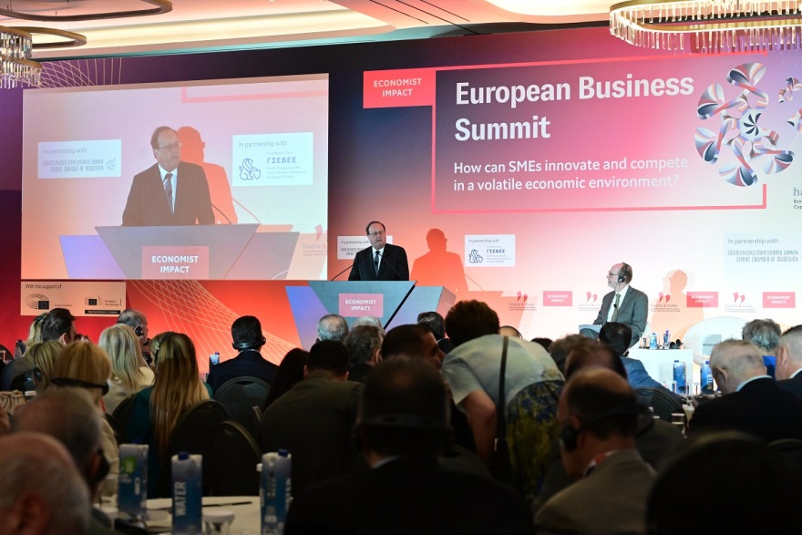 Ολάντ: Απαίτηση για την Ευρώπη να θεσπίσει μια κοινή αμυντική πολιτική