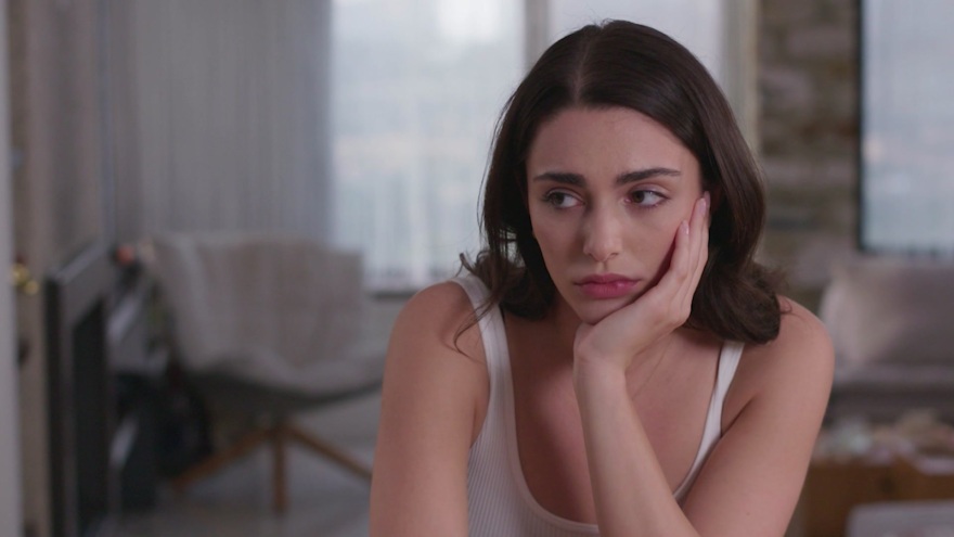 Γη της Ελιάς: Η Αντωνία μαχαιρώνει την Αλκμήνη