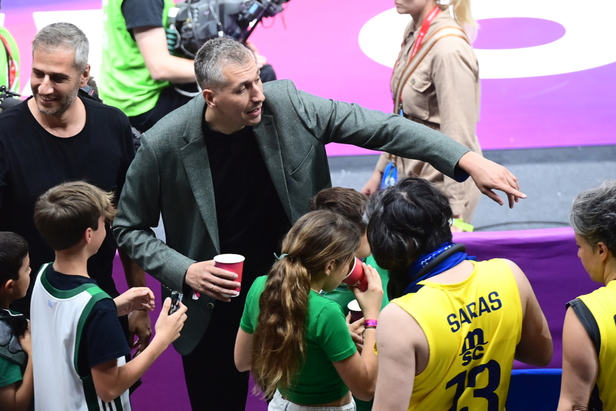 Euroleague: Τρομερή ατμόσφαιρα στην Uber Arena - Περισσότεροι από 7000 οπαδοί του Παναθηναϊκού - Βίντεο, φωτογραφίες 