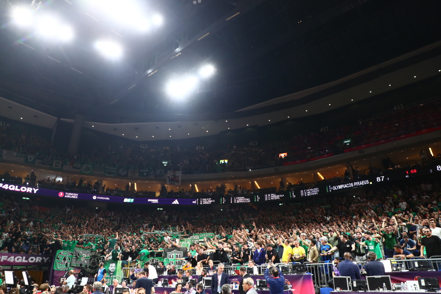 Euroleague: Τρομερή ατμόσφαιρα στην Uber Arena - Περισσότεροι από 7000 οπαδοί του Παναθηναϊκού - Βίντεο, φωτογραφίες 