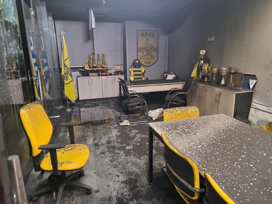 Θεσσαλονίκη: Ζημιές σε σουίτες και στο γραφείο Καρυπίδη από τη φωτιά στην ΠΑΕ Άρης - Έρευνα από την Αθλητική Βία