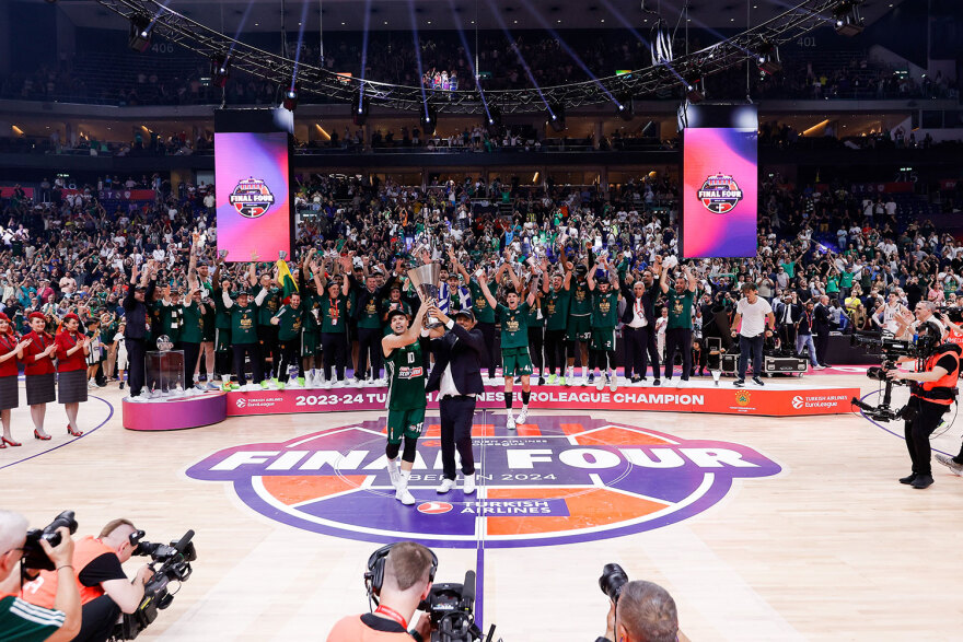 Σήκωσε το 7ο στο Βερολίνο ο Παναθηναϊκός - Η απονομή στους πρωταθλητές - Βίντεο, φωτογραφίες