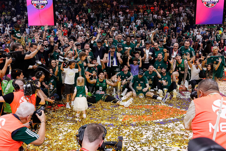 Σήκωσε το 7ο στο Βερολίνο ο Παναθηναϊκός - Η απονομή στους πρωταθλητές - Βίντεο, φωτογραφίες