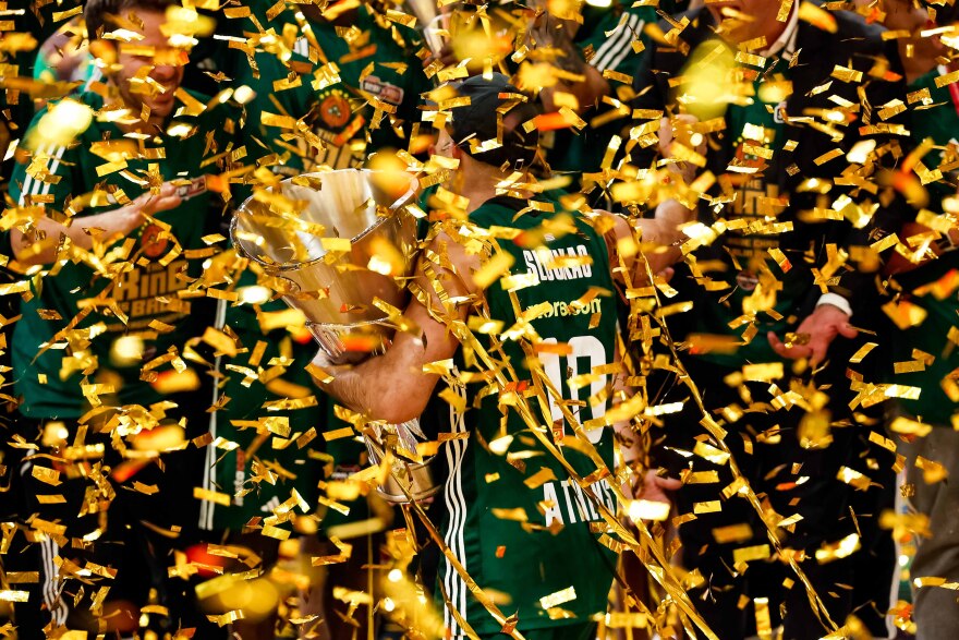 Σήκωσε το 7ο στο Βερολίνο ο Παναθηναϊκός - Η απονομή στους πρωταθλητές - Βίντεο, φωτογραφίες