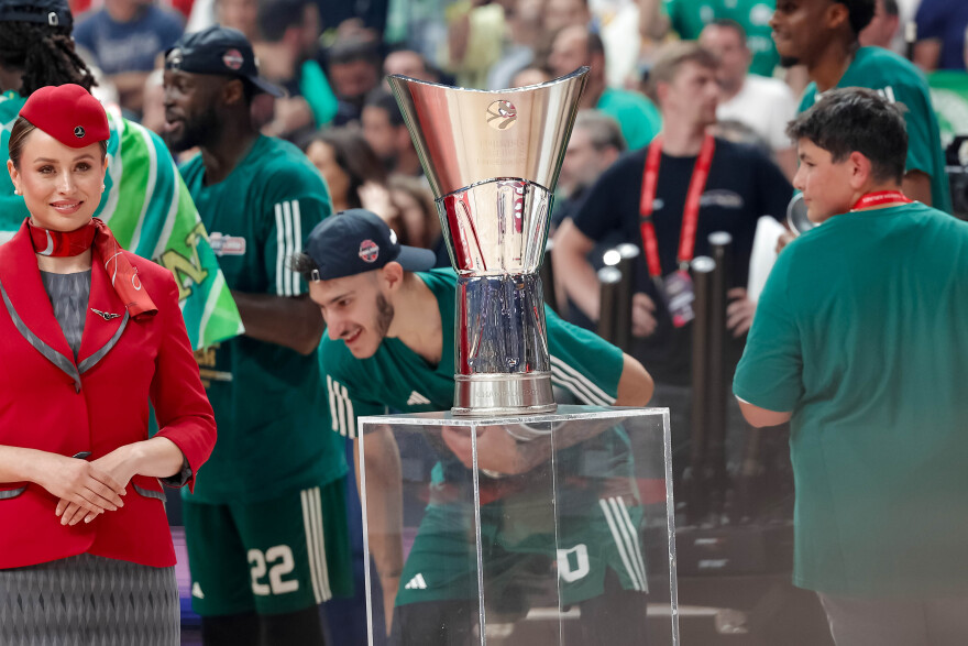 Σήκωσε το 7ο στο Βερολίνο ο Παναθηναϊκός - Η απονομή στους πρωταθλητές - Βίντεο, φωτογραφίες