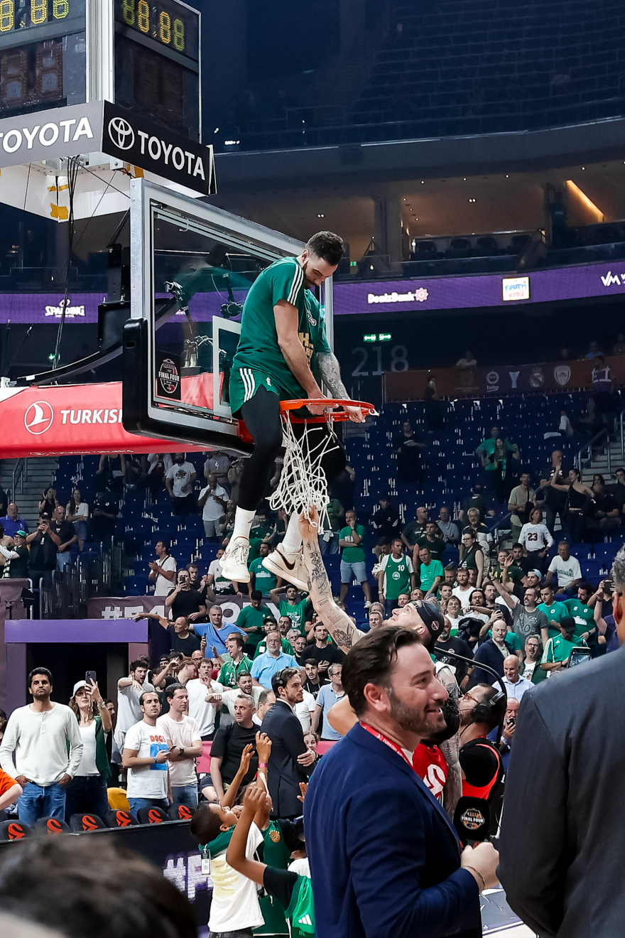 Σήκωσε το 7ο στο Βερολίνο ο Παναθηναϊκός - Η απονομή στους πρωταθλητές - Βίντεο, φωτογραφίες