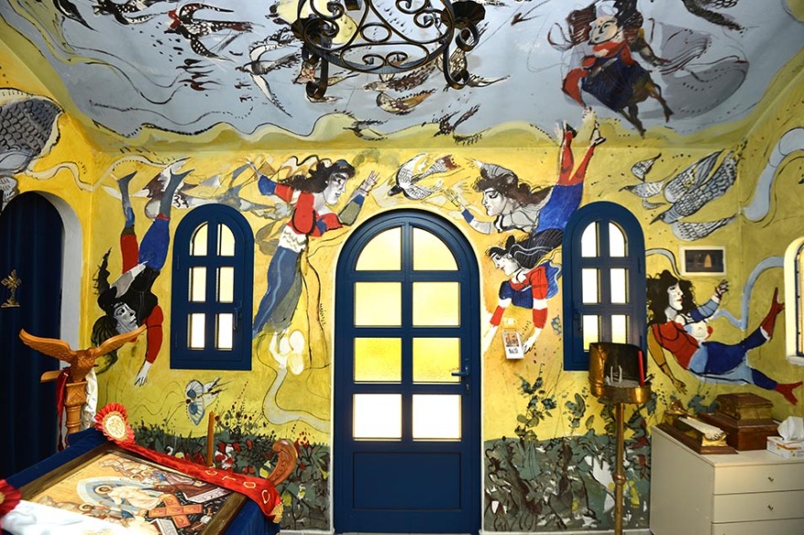 Μητροπολίτης Μεσογαίας: «Τερατογραφήματα» τα έργα Μυταρά στον ναό του Σουνίου