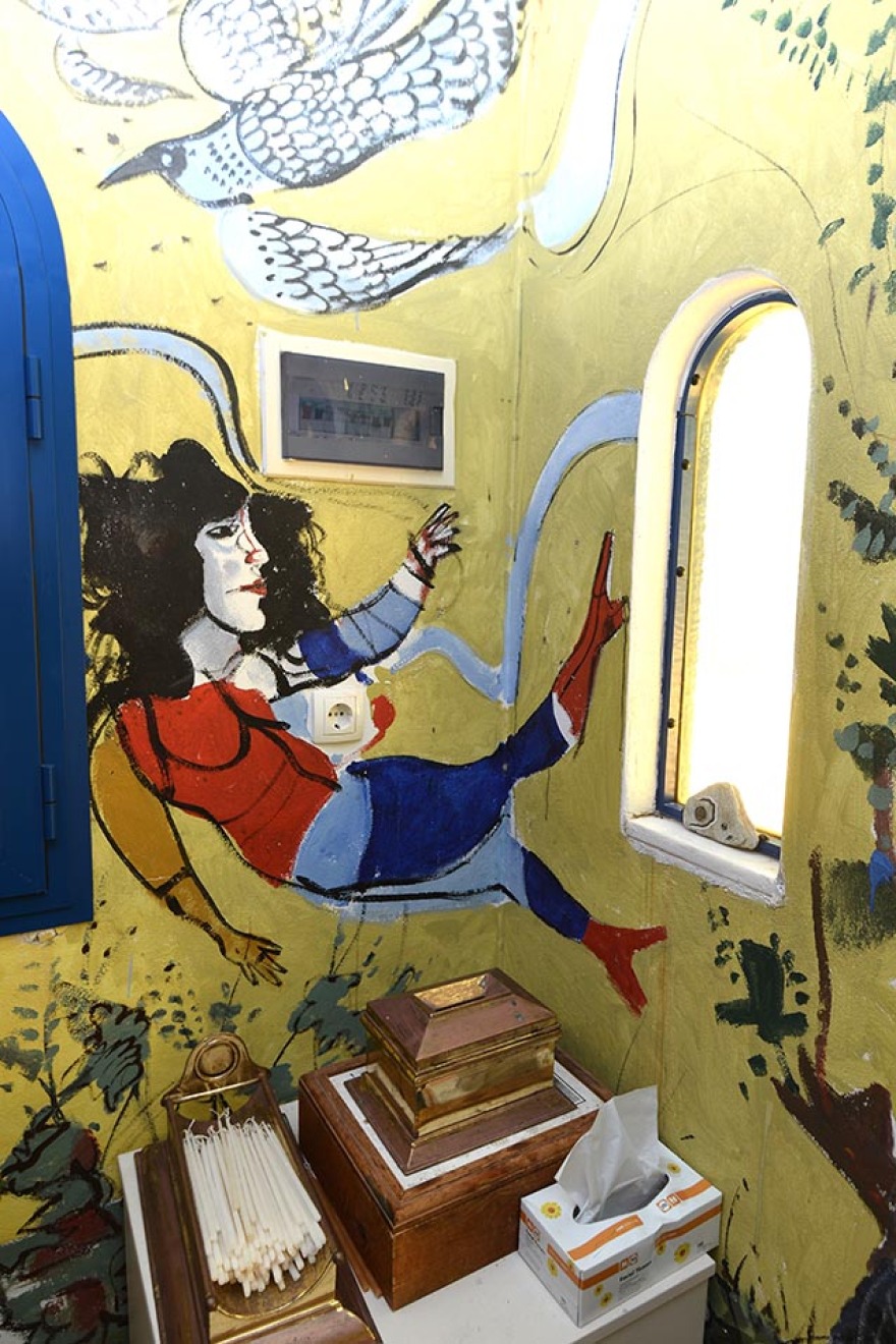 Μητροπολίτης Μεσογαίας: «Τερατογραφήματα» τα έργα Μυταρά στον ναό του Σουνίου