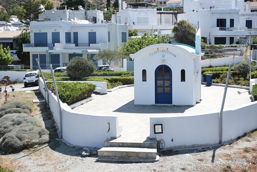 Μητροπολίτης Μεσογαίας: «Τερατογραφήματα» τα έργα Μυταρά στον ναό του Σουνίου