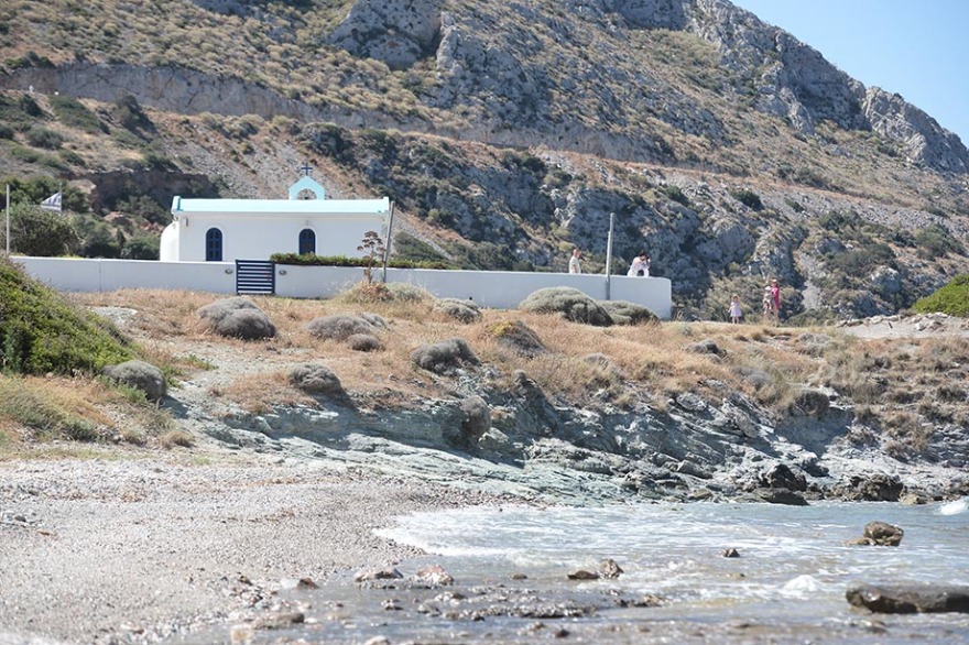 Μητροπολίτης Μεσογαίας: «Τερατογραφήματα» τα έργα Μυταρά στον ναό του Σουνίου