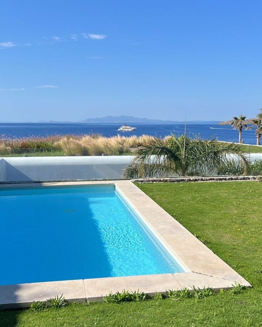 Λίντσεϊ Λόχαν: Οι φωτογραφίες από το ταξίδι της στη Μύκονο με τον σύζυγό της 