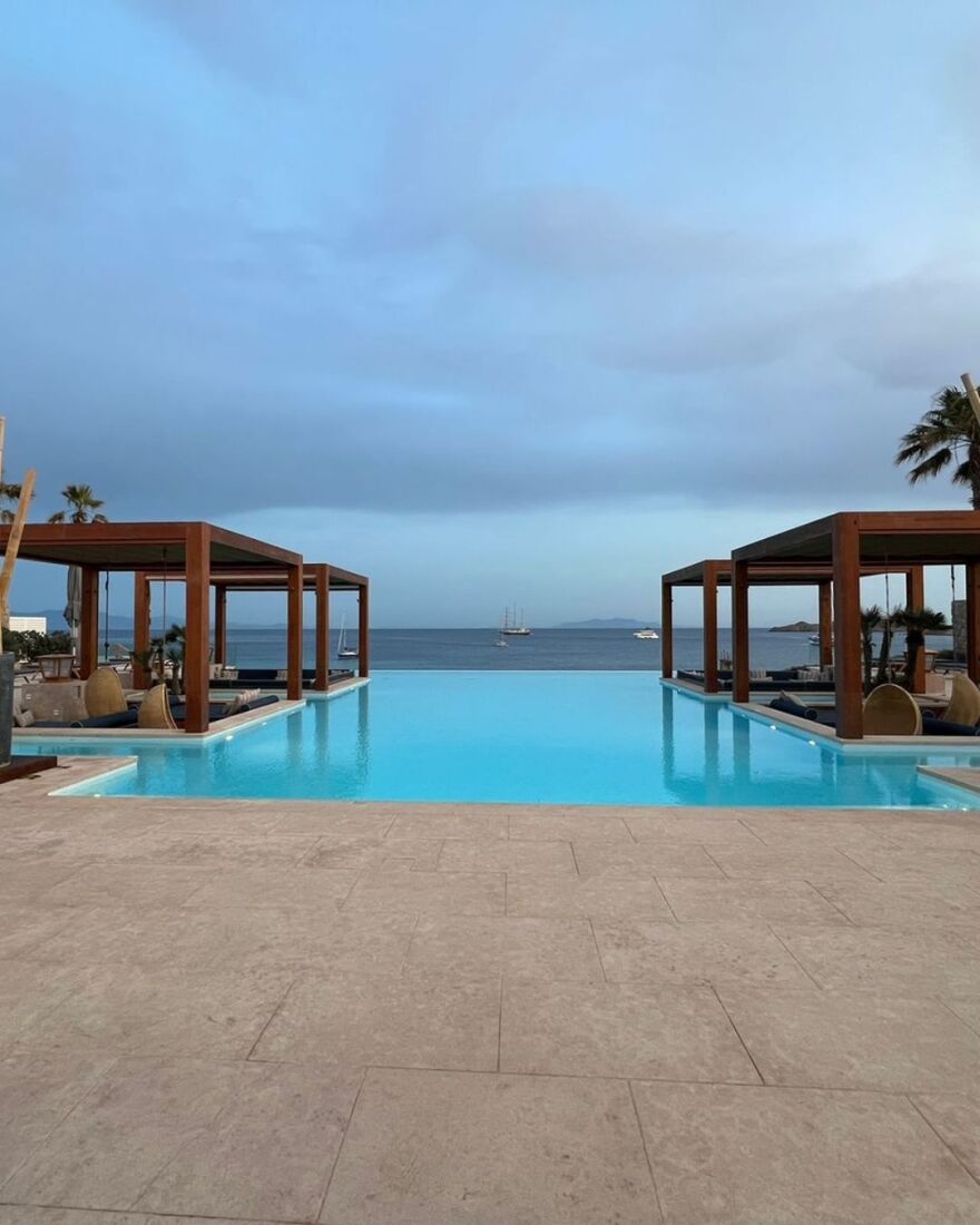 Λίντσεϊ Λόχαν: Οι φωτογραφίες από το ταξίδι της στη Μύκονο με τον σύζυγό της 