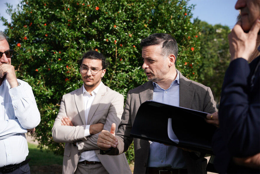 Δήμος Αθηναίων: Γλυπτό με τίτλο «Δέντρο των Ψυχών» για τα θύματα της τραγωδίας των Τεμπών θα τοποθετηθεί απέναντι από την Τεχνόπολη