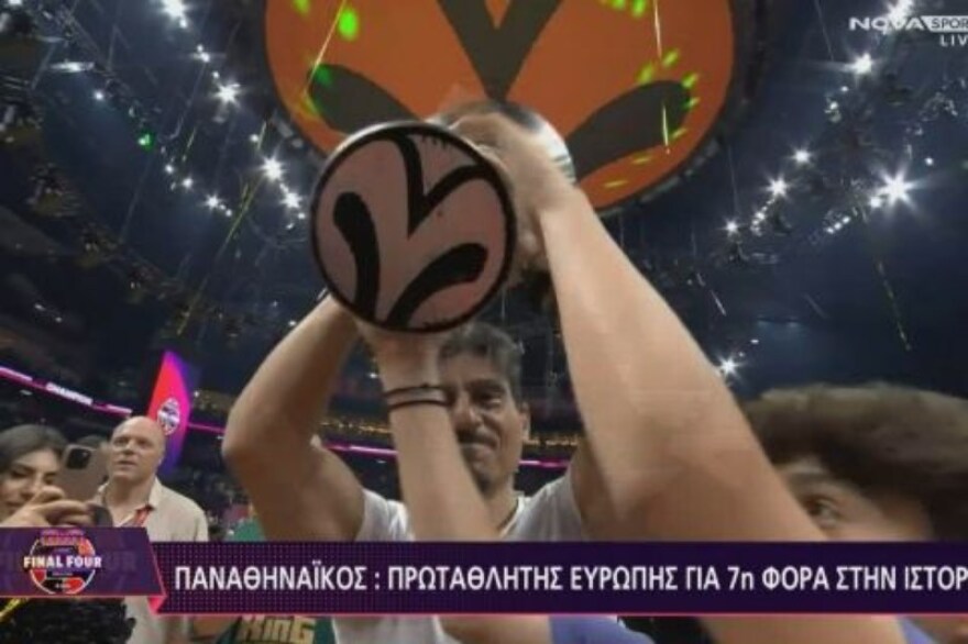 Ο Δημήτρης Γιαννακόπουλος πανηγύρισε μαζί με τα παιδιά του το 7ο και έριξε σπόντα για τον Ολυμπιακό - Δείτε φωτογραφίες