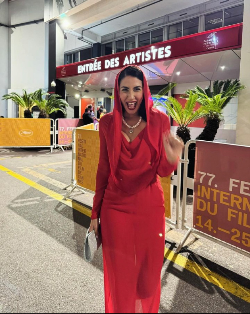 Η Έλενα Κρεμλίδου φωτογραφίζεται στο Φεστιβάλ των Κανών με γνωστό Αμερικανό Παραγωγό ταινιών του Hollywood