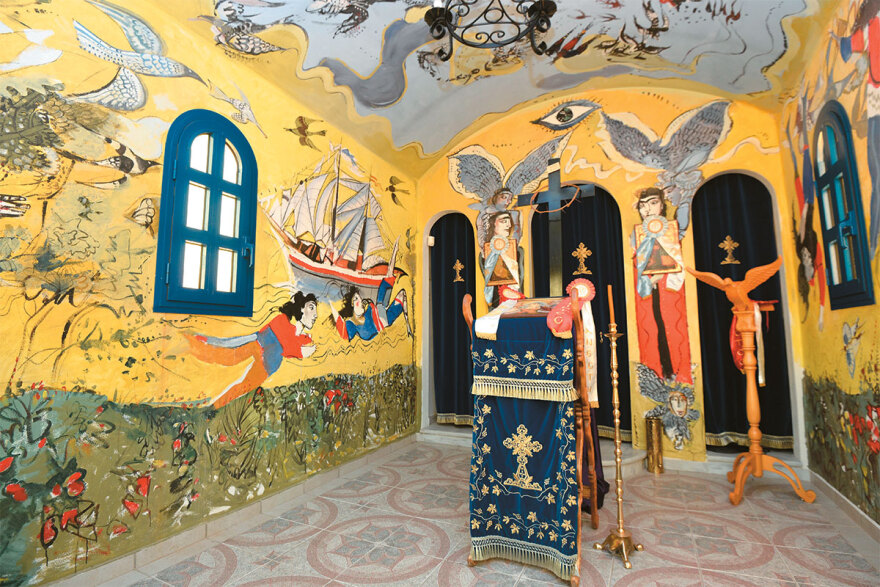 Μητροπολίτης Μεσογαίας: «Τερατογραφήματα» τα έργα Μυταρά στον ναό του Σουνίου