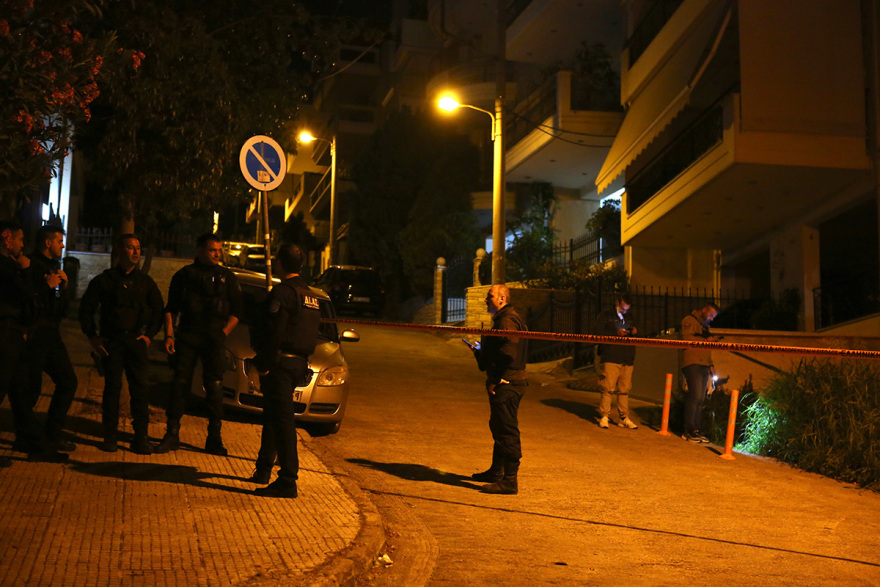 Νίκαια: «Ελάτε, με μαχαίρωσε ο σύζυγός μου» - Αιμόφυρτη γυναίκα κάλεσε την ΕΛΑΣ, ο δράστης είχε συλληφθεί έξι φορές!