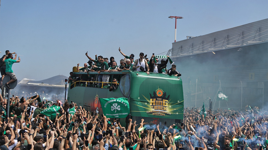 Παναθηναϊκός: Χιλιάδες οπαδοί τον αποθέωσαν για την 7η Euroleague - Δείτε βίντεο και φωτογραφίες